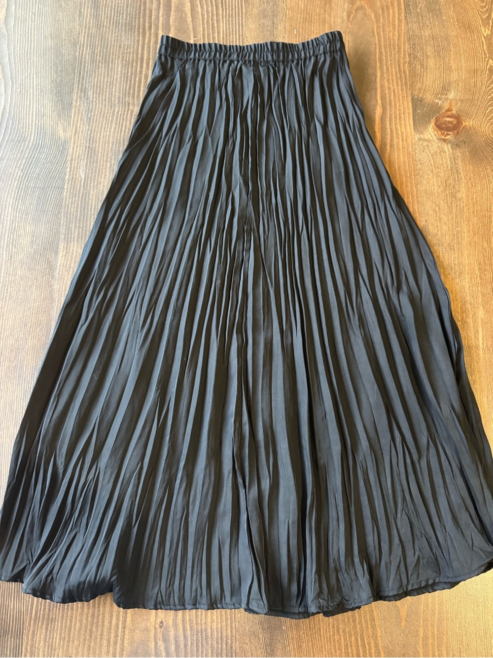Classic H&M Black Pleated Midi Skirt